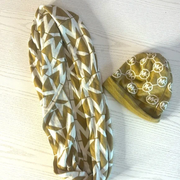 MK Scarf and Cap - Picture 3 of 8